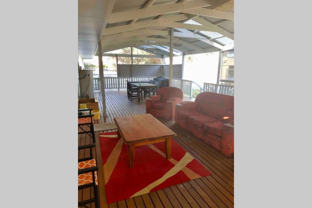 Leeward 'Tranquil Beachfront' Kingscote Exterior foto